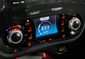Подержанный автомобиль Nissan Juke 2011 года (16 фото)