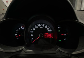 Подержанный автомобиль Kia Picanto 2014 года (18 фото)