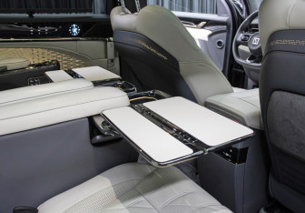 Подержанный автомобиль Zeekr 009 2024 года (24 фото)