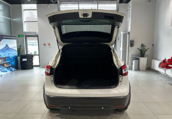 Подержанный автомобиль Nissan Qashqai 2016 года (7 фото)