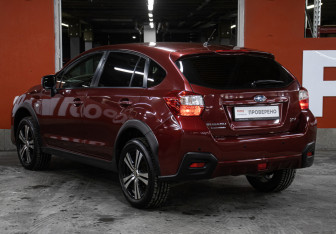 Подержанный автомобиль Subaru XV 2012 года (7 фото)