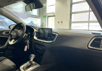 Подержанный автомобиль Kia Ceed Hatchback 2020 года (10 фото)