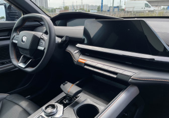 Подержанный автомобиль Changan UNI-V 2024 года (9 фото)
