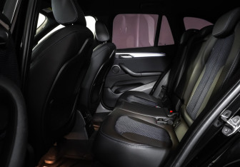 Подержанный автомобиль BMW X1 2020 года (12 фото)