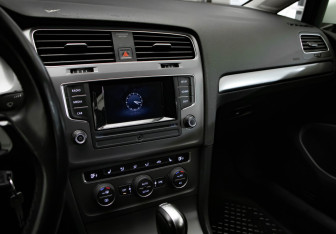 Подержанный автомобиль Volkswagen Golf Hatchback 2014 года (20 фото)