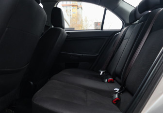 Подержанный автомобиль Mitsubishi Lancer Sedan 2014 года (8 фото)