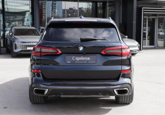 Подержанный автомобиль BMW X5 2019 года (6 фото)