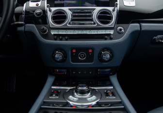 Подержанный автомобиль Rolls-Royce Ghost 2010 года (21 фото)