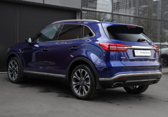 Подержанный автомобиль Hongqi HS5 2019 года (7 фото)