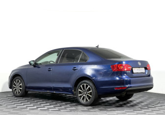 Подержанный автомобиль Volkswagen Jetta Sedan 2012 года (9 фото)