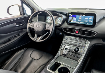 Подержанный автомобиль Hyundai Santa Fe 2023 года (30 фото)