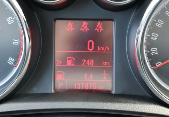 Подержанный автомобиль Opel Mokka 2015 года (18 фото)