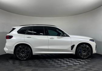 Подержанный автомобиль BMW X5 M 2024 года (6 фото)