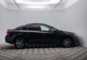 Подержанный автомобиль Chevrolet Cruze Sedan 2009 года (4 фото)