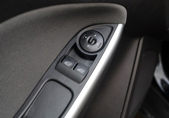 Подержанный автомобиль Ford Focus Hatchback 2012 года (21 фото)