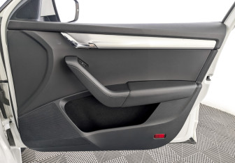 Подержанный автомобиль Skoda Octavia Liftback 2018 года (20 фото)