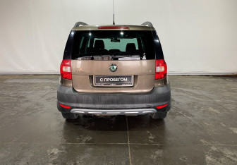 Подержанный автомобиль Skoda Yeti 2010 года (5 фото)