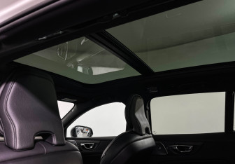 Подержанный автомобиль Volvo V60 2018 года (15 фото)