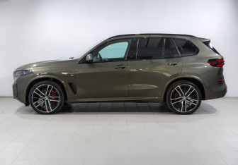 Подержанный автомобиль BMW X5 2023 года (8 фото)