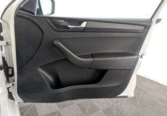 Подержанный автомобиль Skoda Rapid Liftback 2019 года (24 фото)