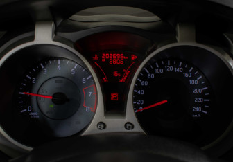 Подержанный автомобиль Nissan Juke 2013 года (12 фото)