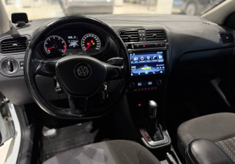 Подержанный автомобиль Volkswagen Polo Sedan 2015 года (7 фото)