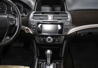 Подержанный автомобиль Honda Crosstour 2012 года (15 фото)