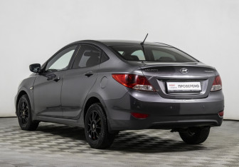 Подержанный автомобиль Hyundai Solaris Sedan 2011 года (7 фото)