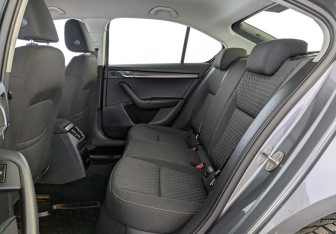 Подержанный автомобиль Skoda Octavia Liftback 2018 года (10 фото)