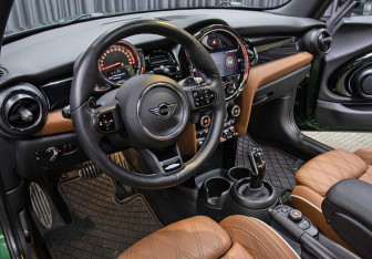 Подержанный автомобиль MINI Hatch 2021 года (16 фото)