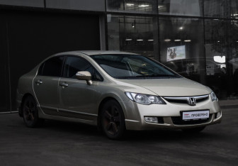 Подержанный автомобиль Honda Civic Sedan 2007 года (3 фото)