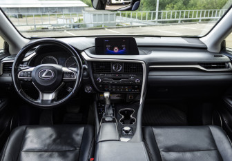 Подержанный автомобиль Lexus RX 2017 года (13 фото)