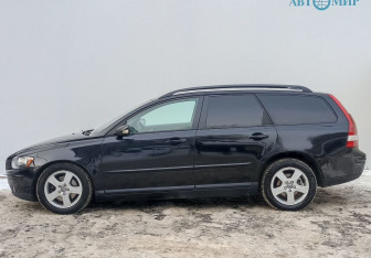Подержанный автомобиль Volvo V50 2006 года (8 фото)
