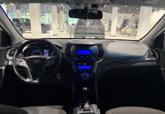 Подержанный автомобиль Hyundai Santa Fe 2014 года (9 фото)