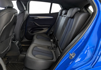 Подержанный автомобиль BMW X2 2020 года (12 фото)