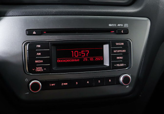 Подержанный автомобиль Kia Rio Sedan 2016 года (14 фото)