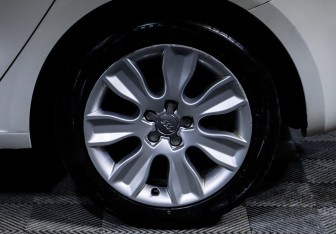 Подержанный автомобиль Audi A1 2014 года (15 фото)