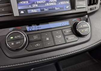 Подержанный автомобиль Toyota RAV4 2016 года (21 фото)
