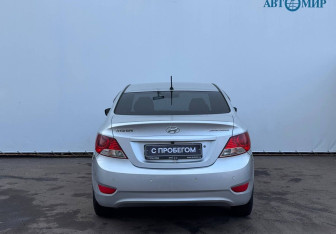 Подержанный автомобиль Hyundai Solaris Sedan 2014 года (7 фото)