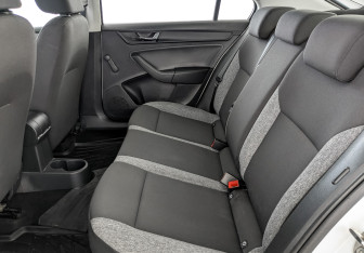 Подержанный автомобиль Skoda Rapid Liftback 2021 года (17 фото)