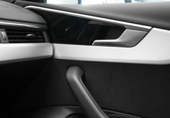 Подержанный автомобиль Audi A4 Sedan 2021 года (25 фото)