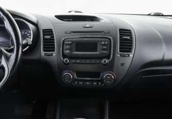 Подержанный автомобиль Kia Cerato Sedan 2016 года (8 фото)