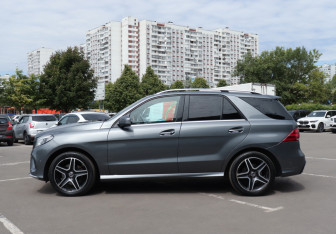 Подержанный автомобиль Mercedes-Benz GLE 2017 года (8 фото)