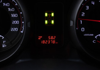 Подержанный автомобиль Mitsubishi Pajero 2012 года (12 фото)
