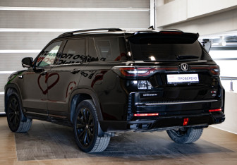 Подержанный автомобиль Changan CS95 2023 года (6 фото)