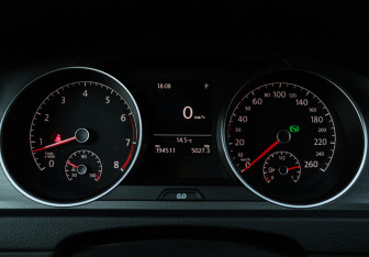 Подержанный автомобиль Volkswagen Golf Hatchback 2012 года (19 фото)