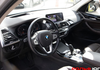 Подержанный автомобиль BMW X3 2019 года (10 фото)
