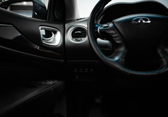 Подержанный автомобиль Infiniti QX60 2018 года (15 фото)