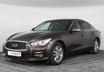 Подержанный автомобиль Infiniti Q50 2015 года (1 фото)