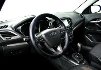 Подержанный автомобиль LADA (ВАЗ) Vesta Sedan 2017 года (9 фото)